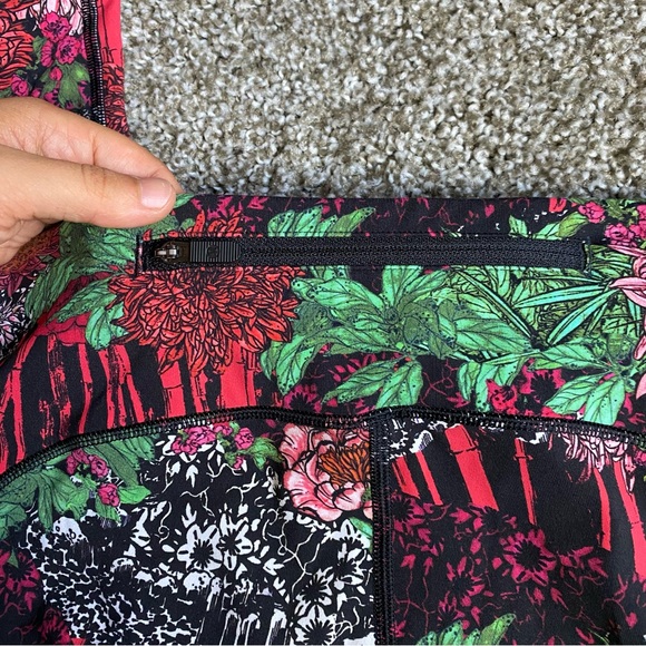 Lululemon Speed Up Tight Full-On Luxtreme 28" - Picture 14 of 14